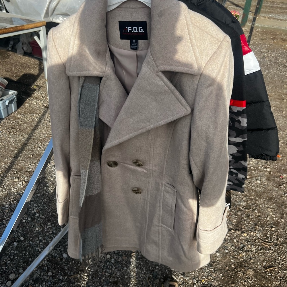 Coat - Picture 5 of 8